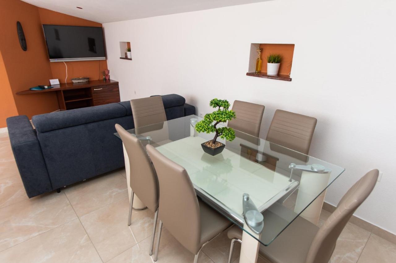 Apartments Villa Monique Рогозница Екстериор снимка