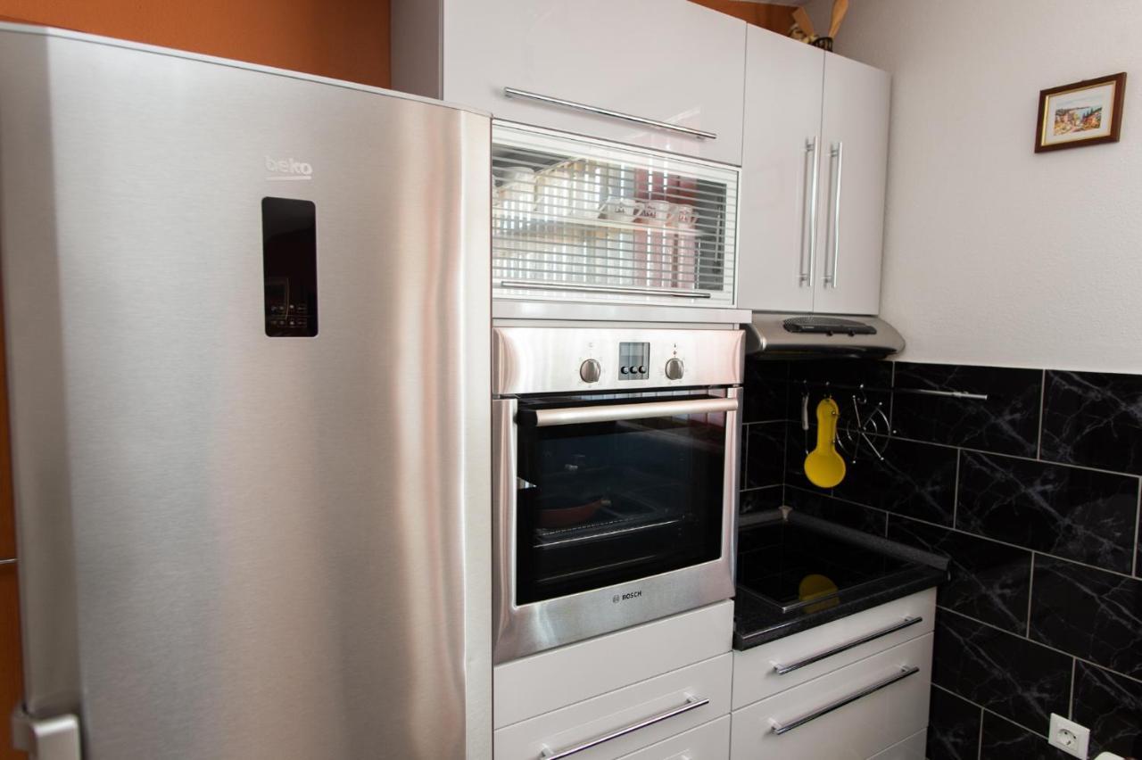 Apartments Villa Monique Рогозница Екстериор снимка