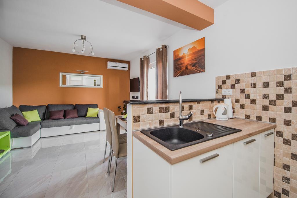 Apartments Villa Monique Рогозница Стая снимка