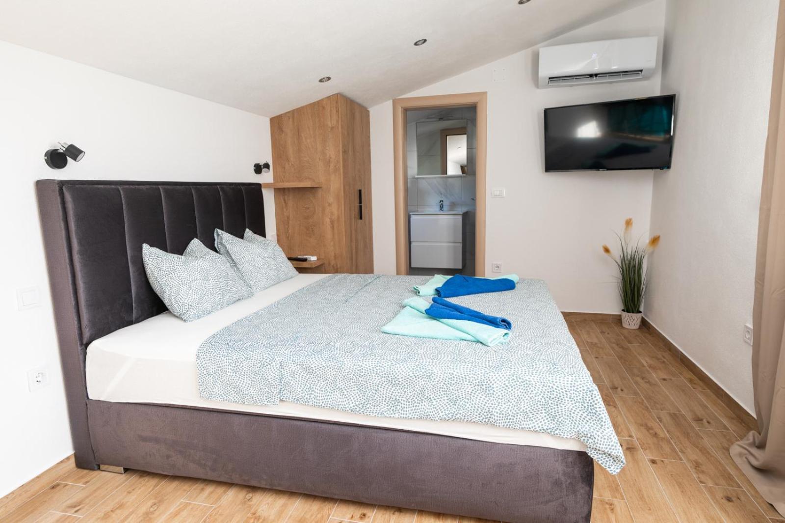 Apartments Villa Monique Рогозница Екстериор снимка