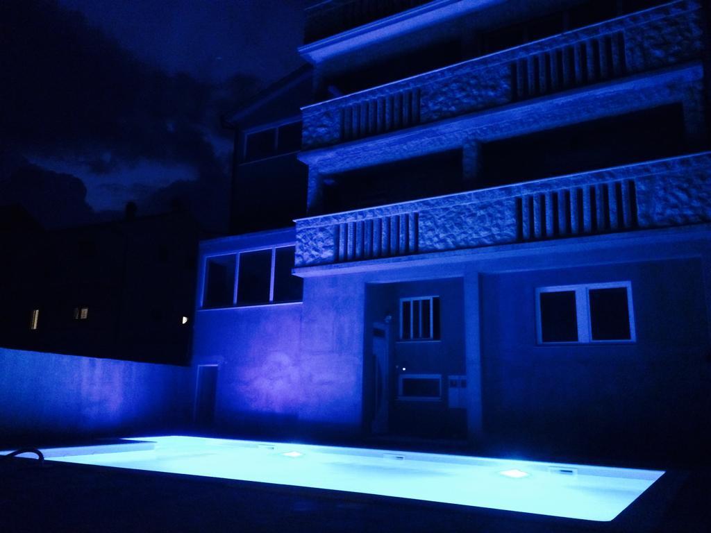 Apartments Villa Monique Рогозница Екстериор снимка