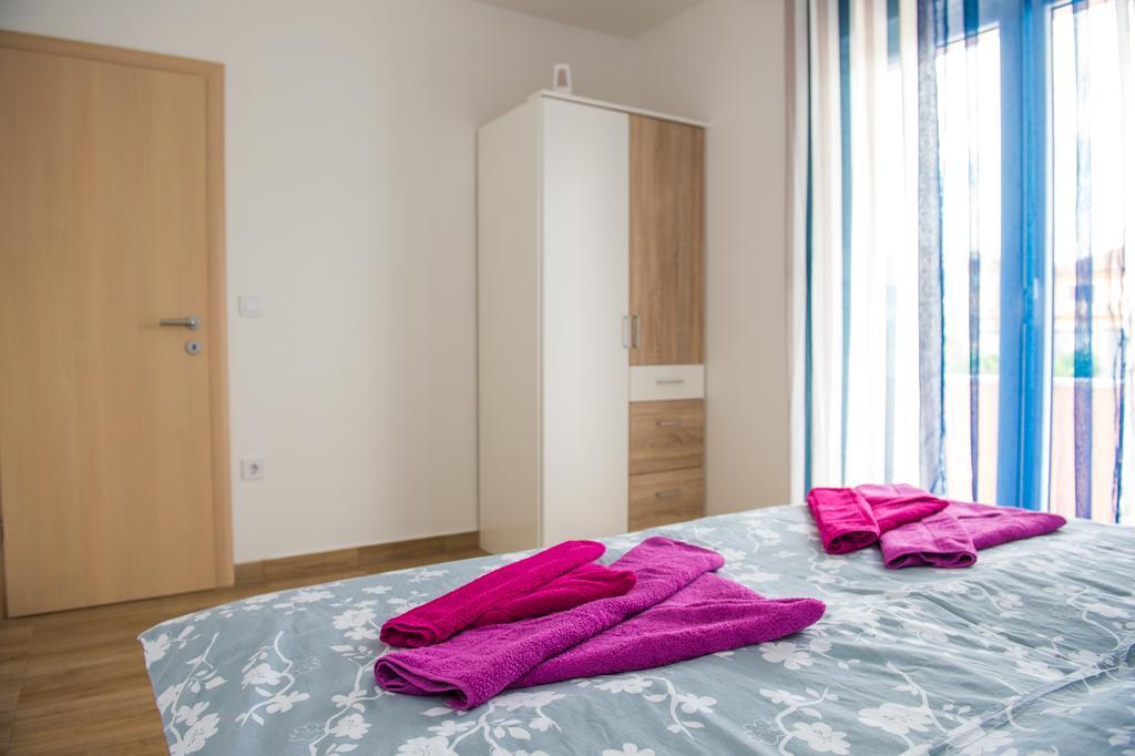 Apartments Villa Monique Рогозница Екстериор снимка