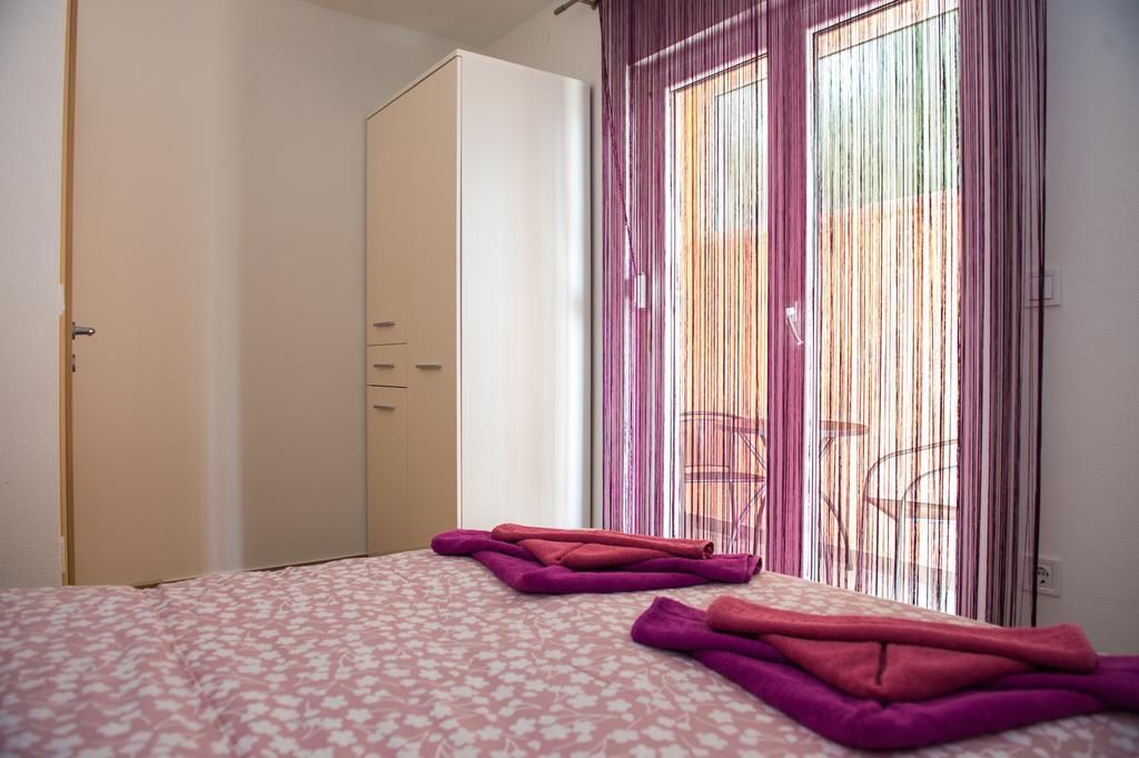 Apartments Villa Monique Рогозница Екстериор снимка