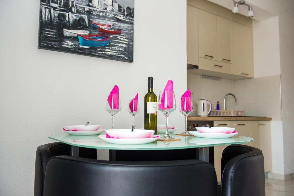 Apartments Villa Monique Рогозница Екстериор снимка